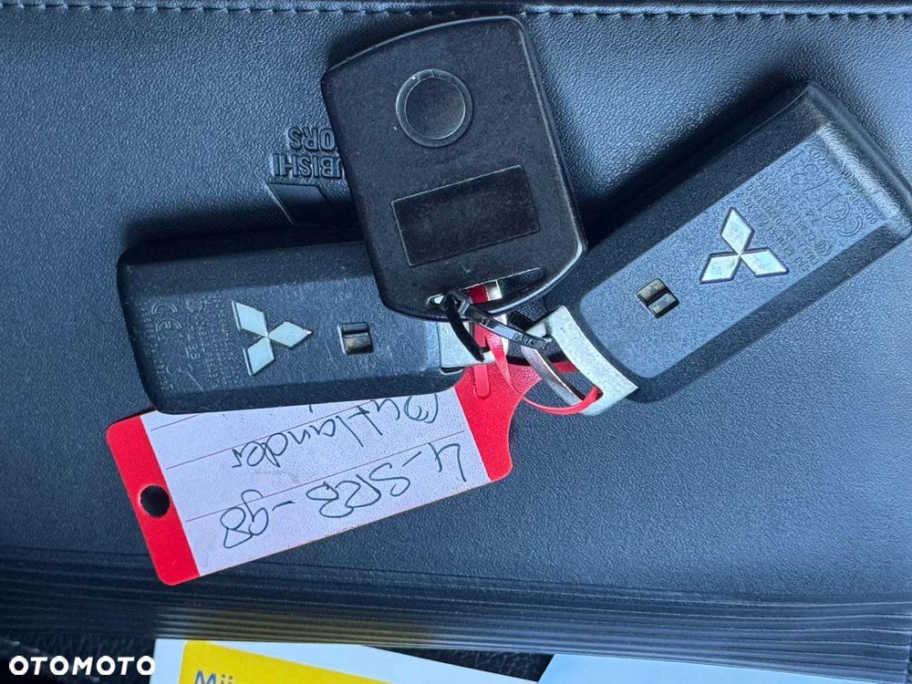 Mitsubishi Outlander PHEV Instyle NAVI + - 35