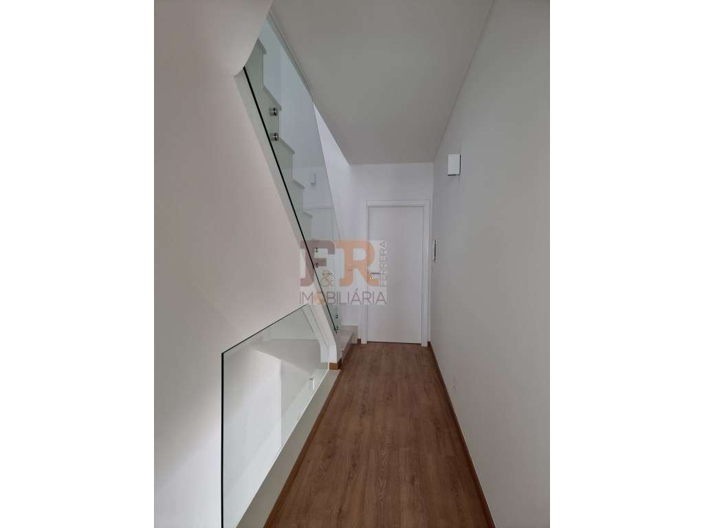 Moradia Geminada Triplex T3+1 Fernão Ferro - Grande imagem: 5/34