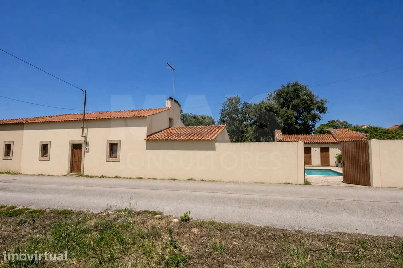 MAIS DE 300 m² DE CONSTRUÇÃO, PÁTIO PRIVADO E GRANDES ÁREAS DE APOI... - Grande imagem: 2/27
