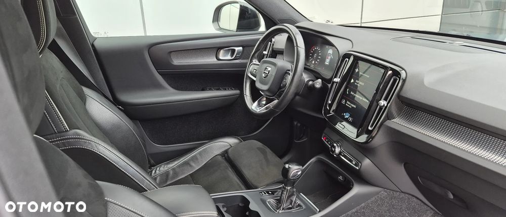 Volvo XC 40 T3 R-Design - 31