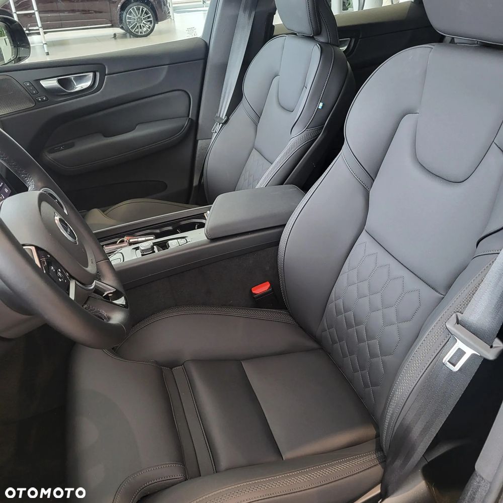 Volvo XC 60 B5 B AWD Plus Dark - 16