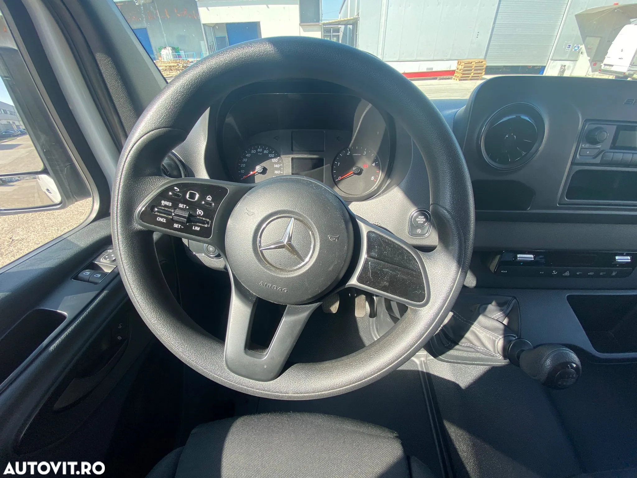 Mercedes-Benz Sprinter - 11