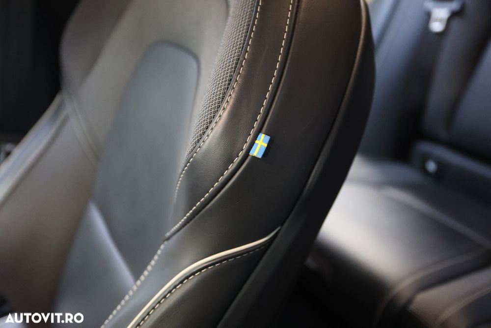 Volvo XC 60 B4 MHEV AWD R-Design - 22