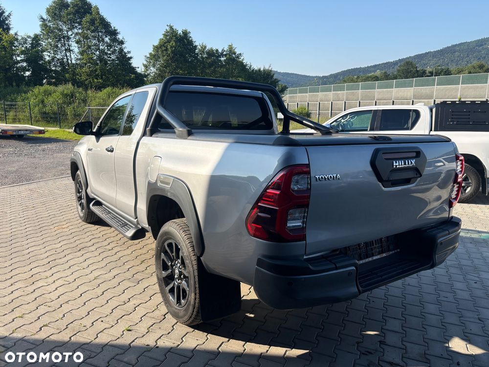 Toyota Hilux - 8