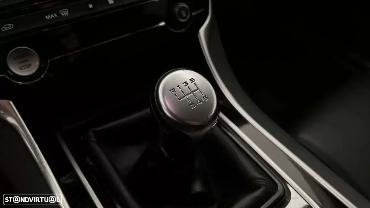 Jaguar XE E-Performance Prestige - 23