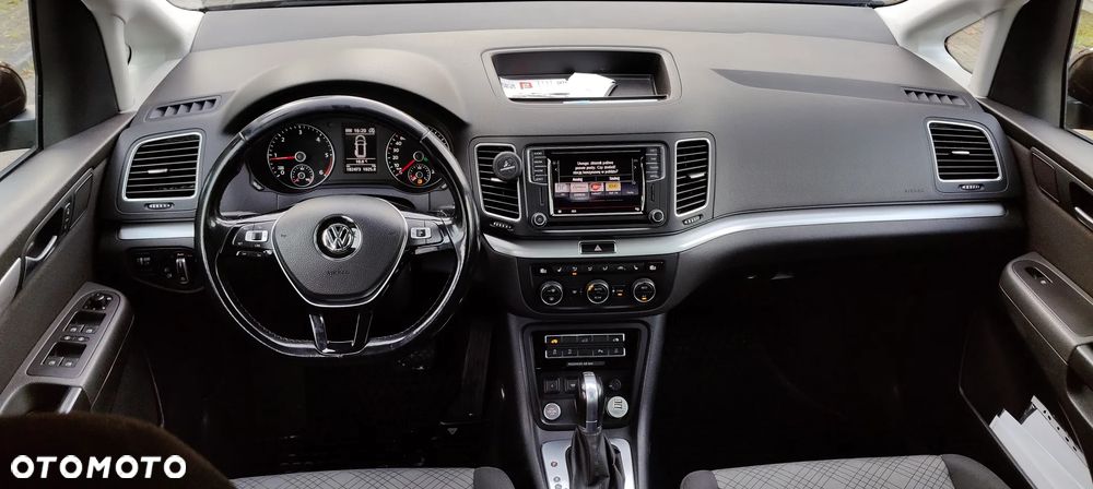 Volkswagen Touran - 38
