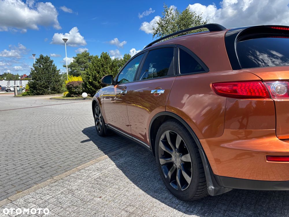 Infiniti FX - 12