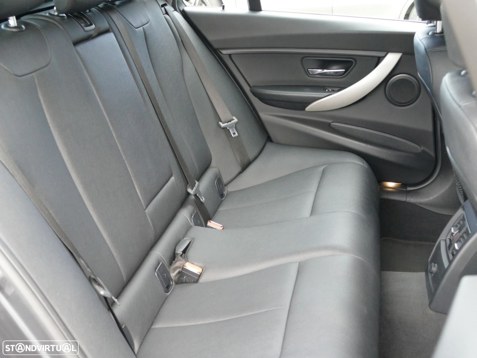 BMW 318 d Touring Aut. Modern Line - 23