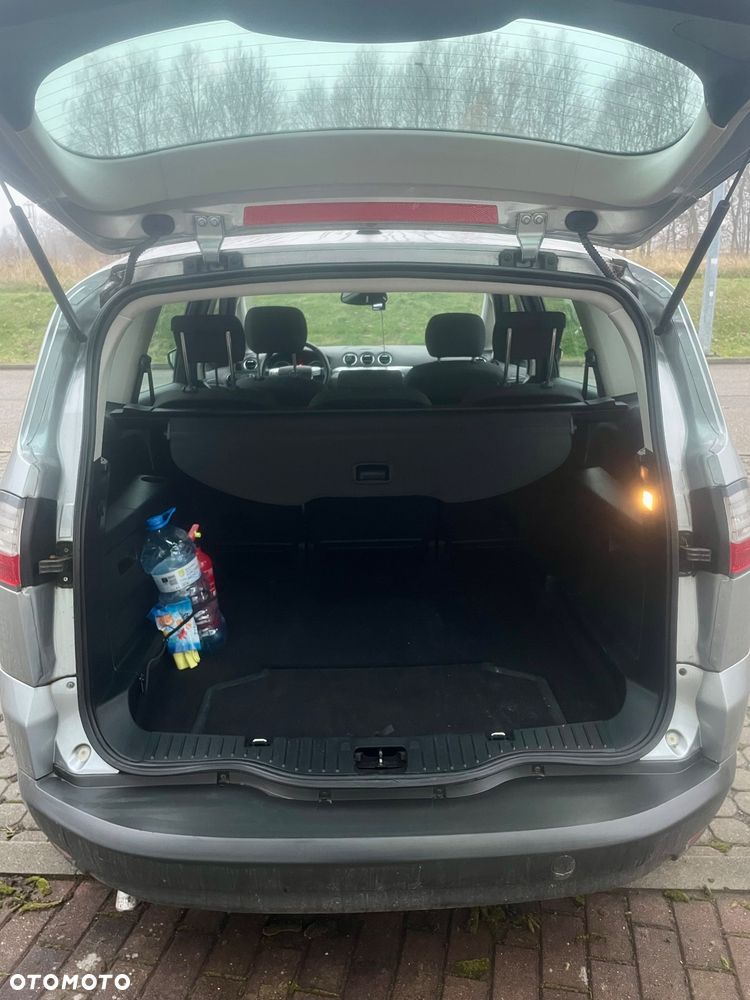 Ford S-Max - 11