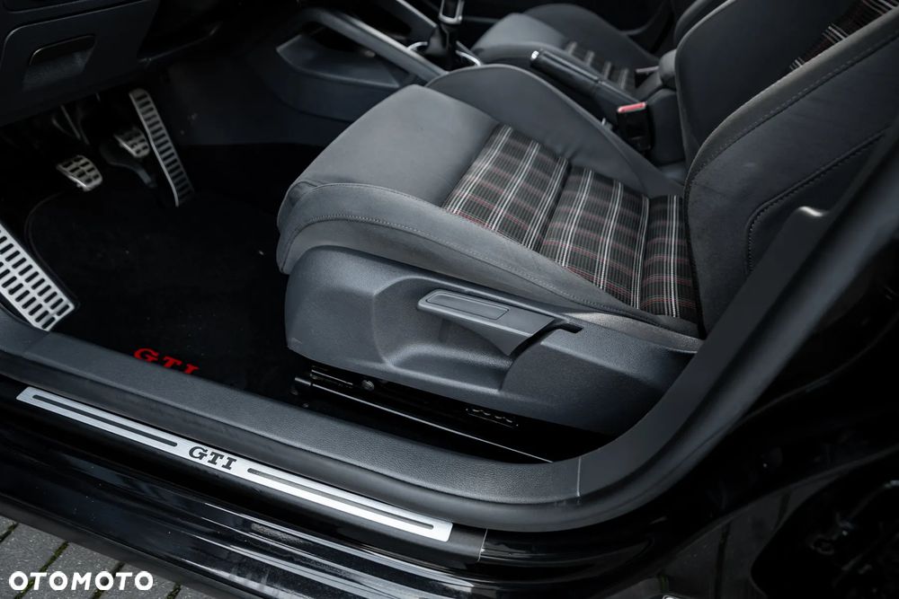 Volkswagen Golf 2.0 GTI - 17