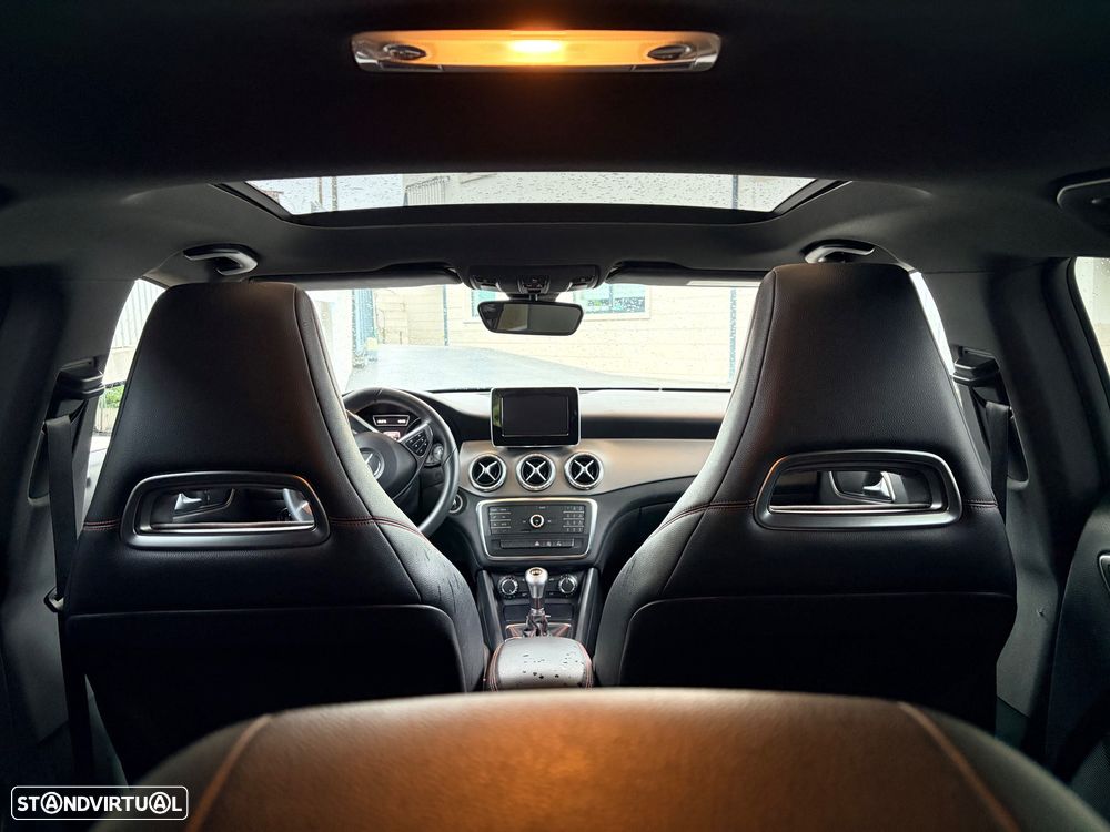 Mercedes-Benz CLA 200 d Shooting Brake AMG Line - 17