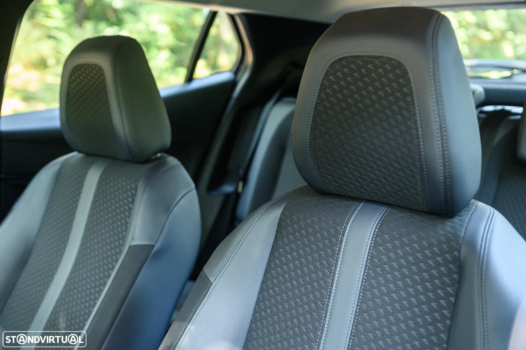 Peugeot 2008 1.2 PureTech Allure Pack - 24