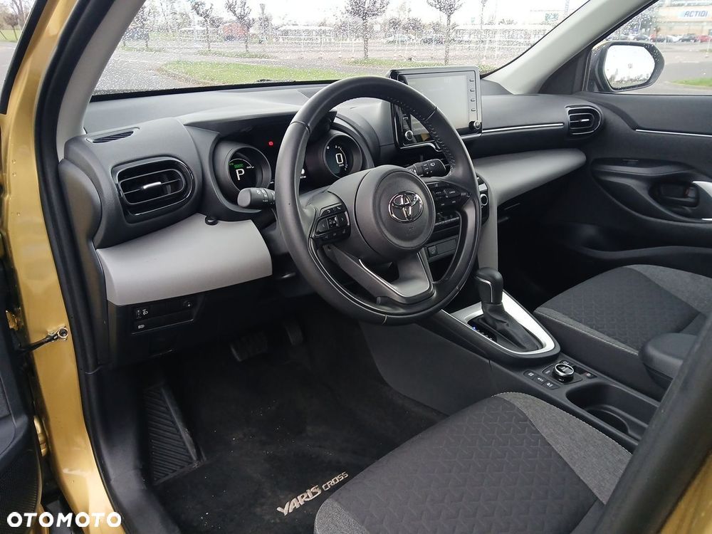 Toyota Yaris Cross Hybrid 1.5 Comfort 4x4 - 16