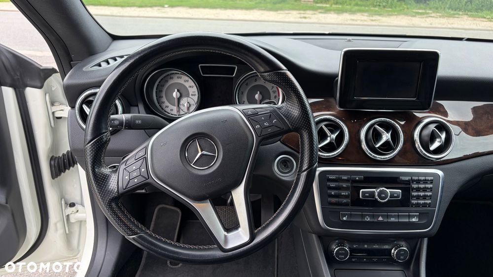 Mercedes-Benz CLA 250 4Matic 7G-DCT Sport - 13