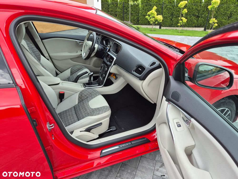 Volvo V40 T2 Drive-E Momentum - 12