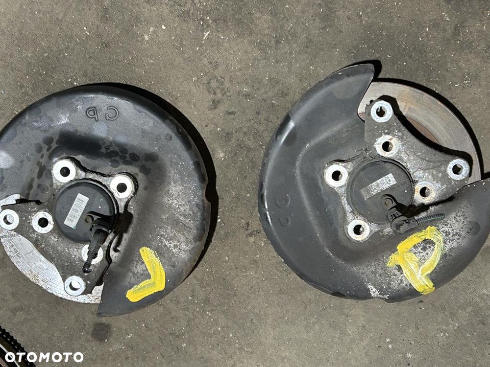 Zwrotnica koła lewy prawa piasta tył Peugeot 308 T9 II 1.6 EHDI - 2