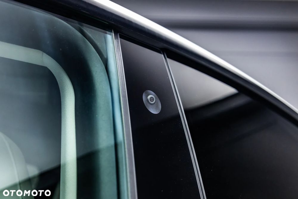 Tesla Model Y - 9