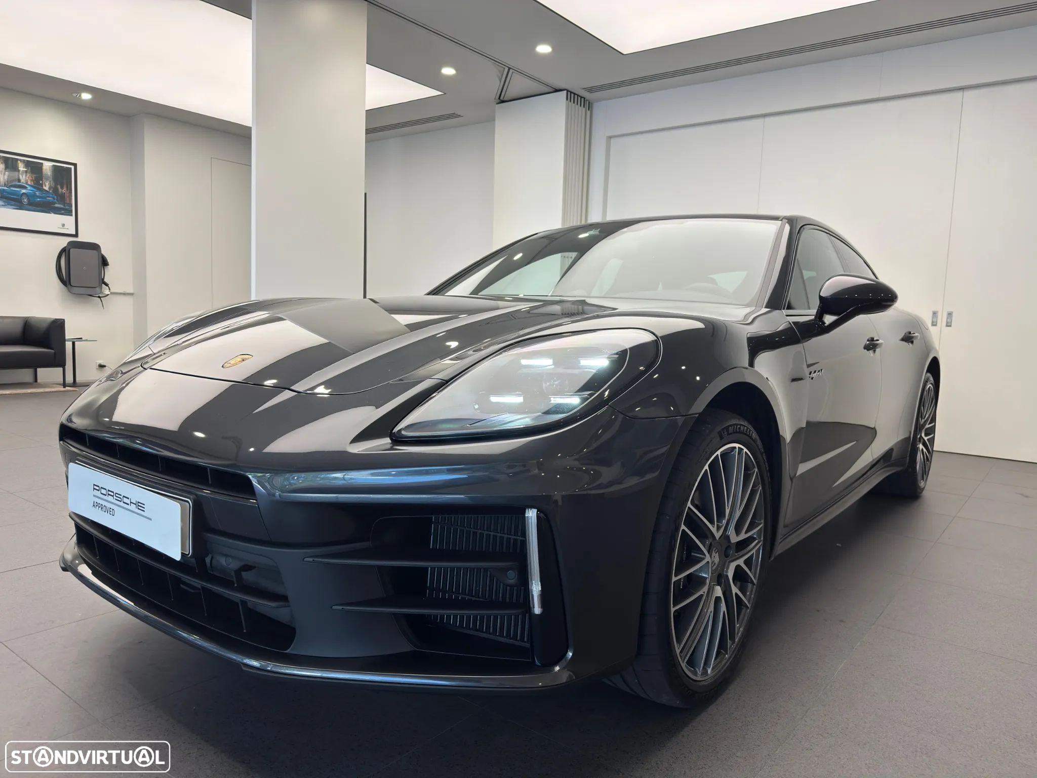 Porsche Panamera 4 E-Hybrid - 1