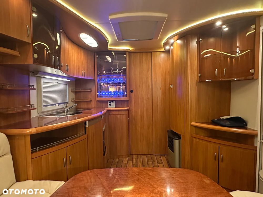 Hobby 560 UFE EXCELSIOR z przedsionkiem Isabella i napędem. - 12