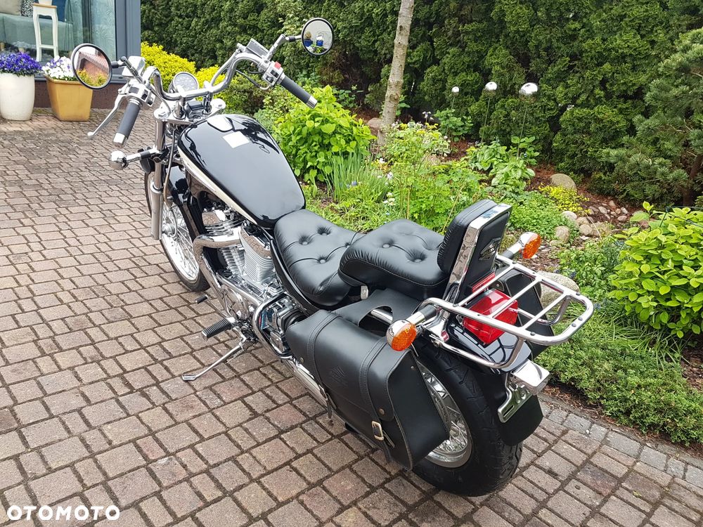 Suzuki Intruder - 17