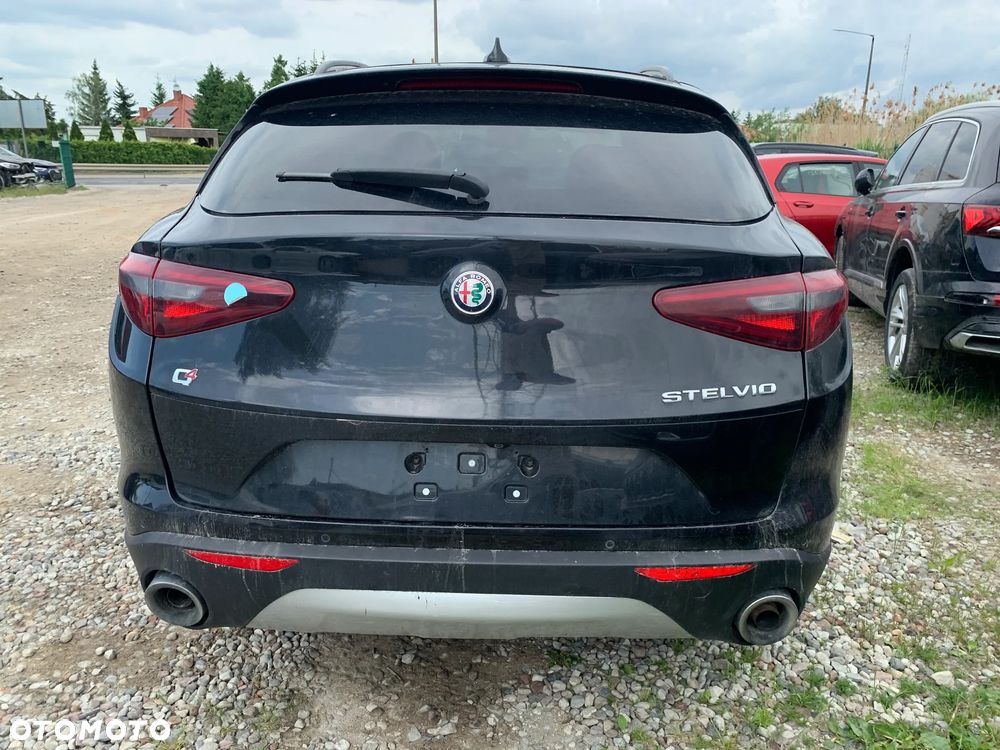 Alfa Romeo Stelvio 2.0 Turbo 16V AT8-Q4 Executive - 4