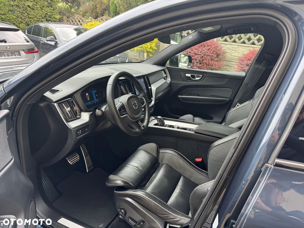 Volvo XC 60 B4 D AWD Plus Dark - 18