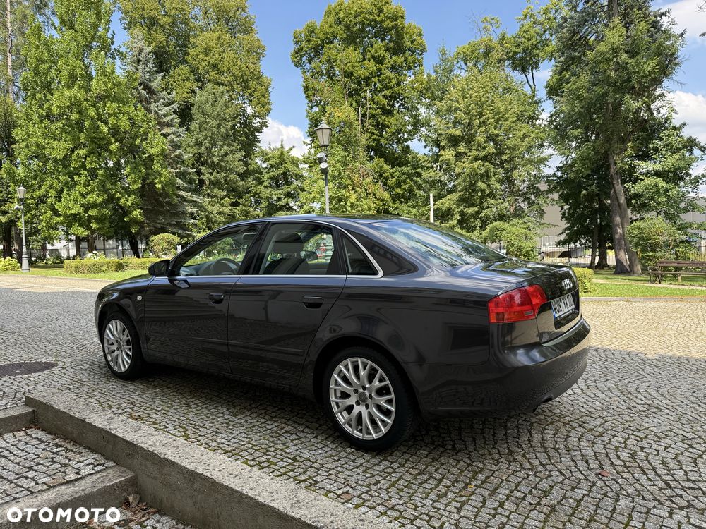 Audi A4 Limousine - 6