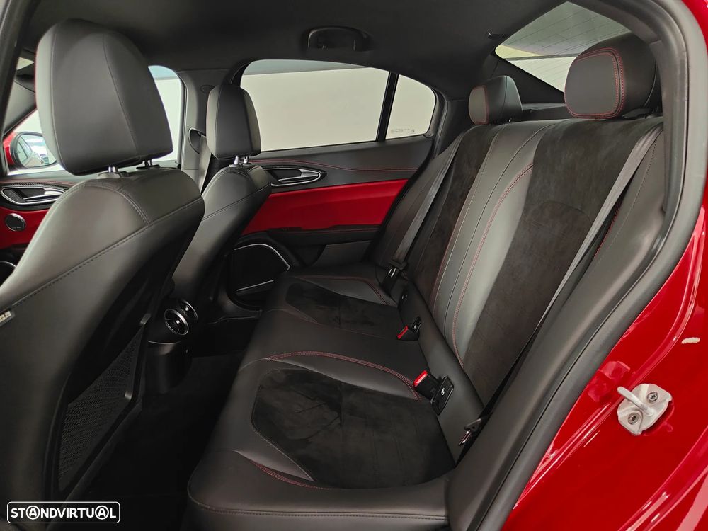 Alfa Romeo Giulia 2.9 Bi-Turbo Quadrifoglio AT8 - 52
