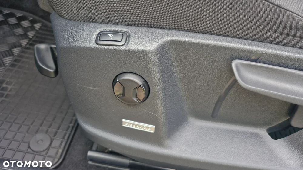 Volkswagen Golf Sportsvan SV 2.0 TDI BMT Highline - 16