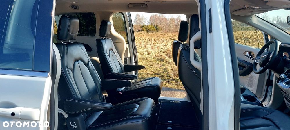 Chrysler Pacifica - 18