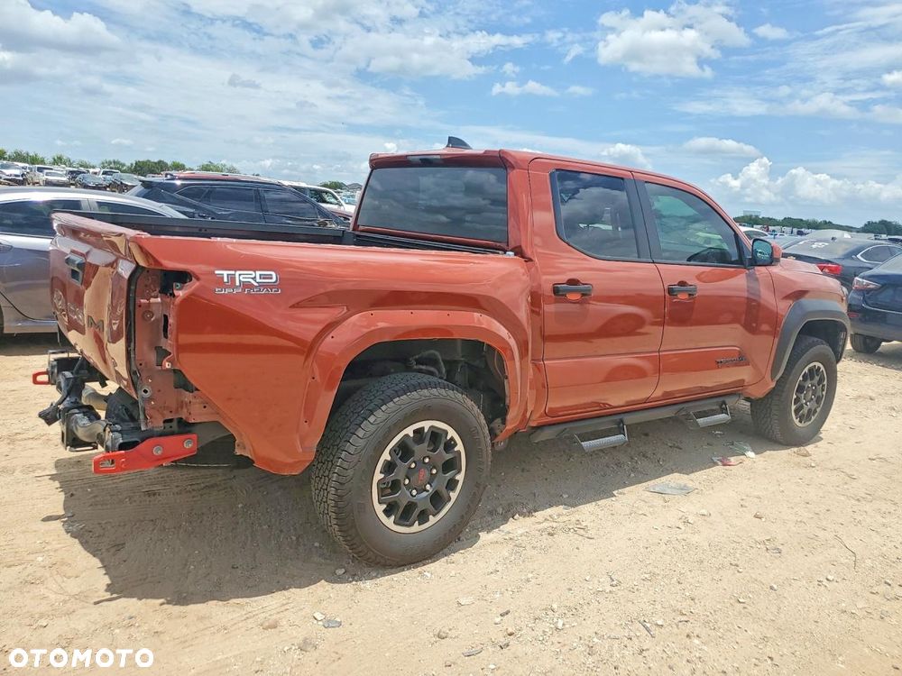Toyota Tacoma - 4