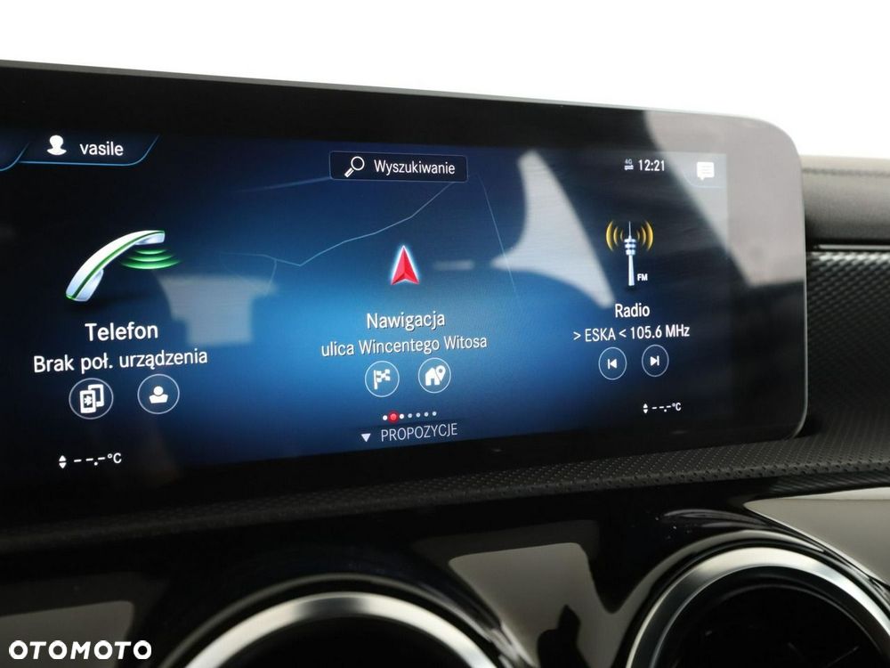 Mercedes-Benz CLA 180 Progressive - 24