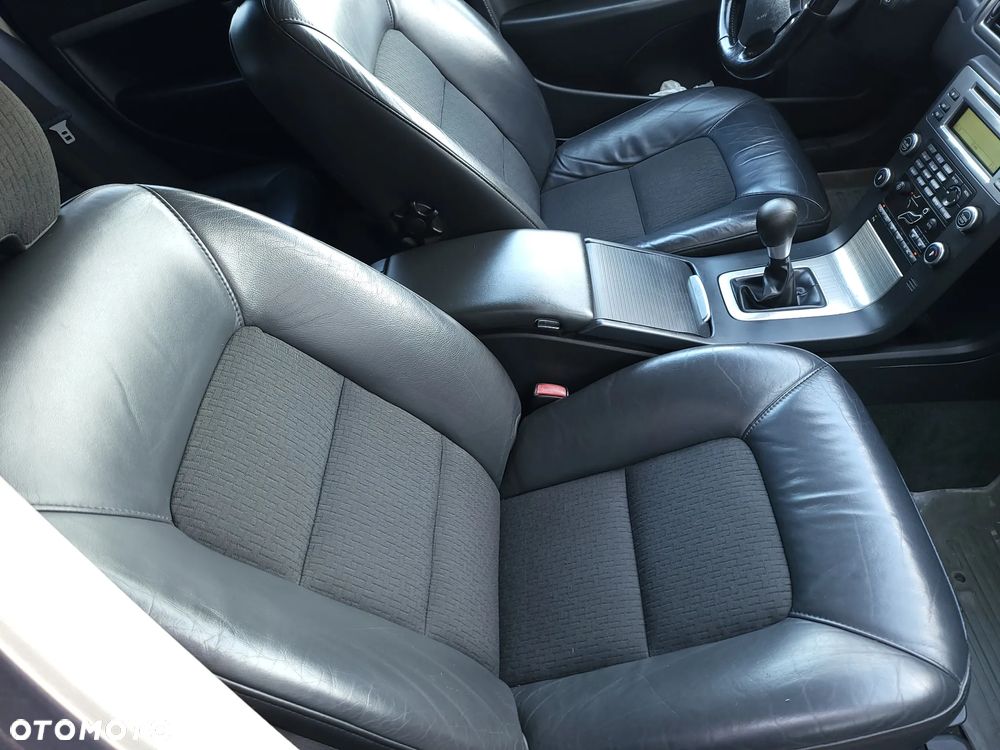 Volvo V70 2.5T Summum - 26