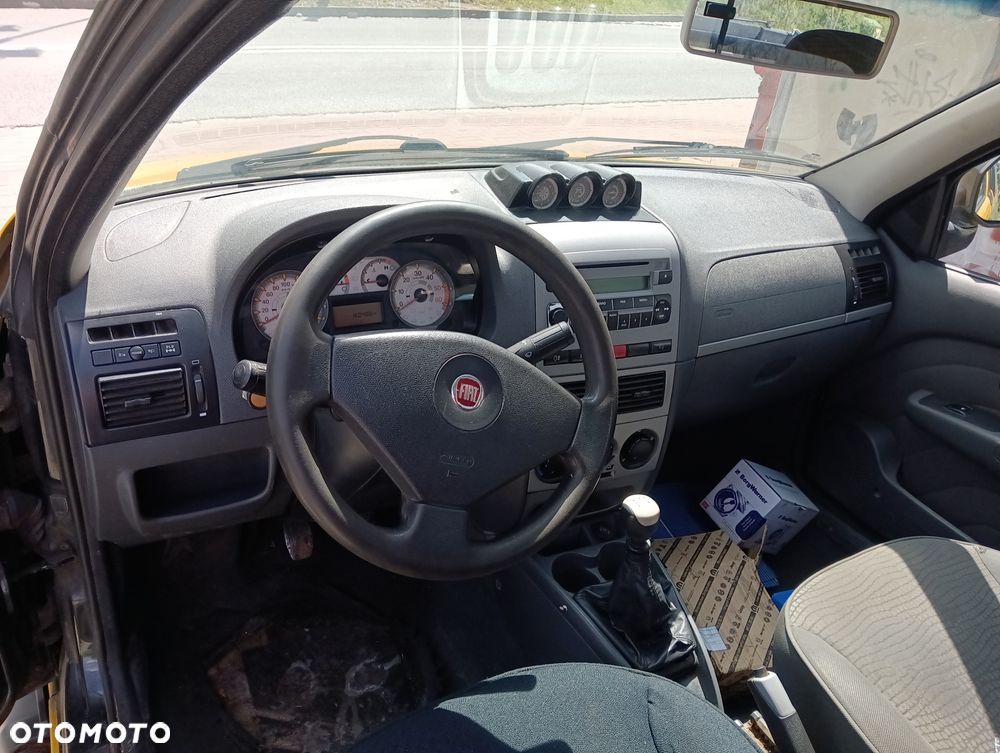Fiat Strada Adventure - 8