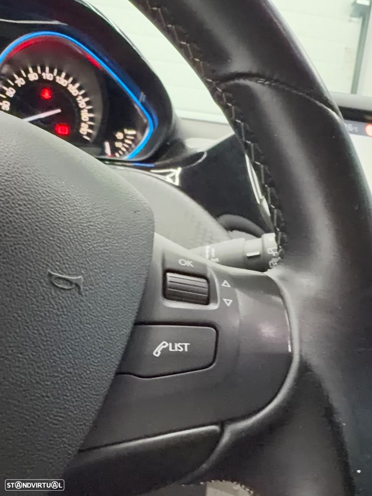 Peugeot 2008 1.2 PureTech Allure - 16