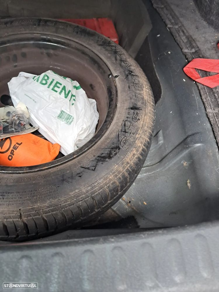 Volvo V40 1.9 TD - 14