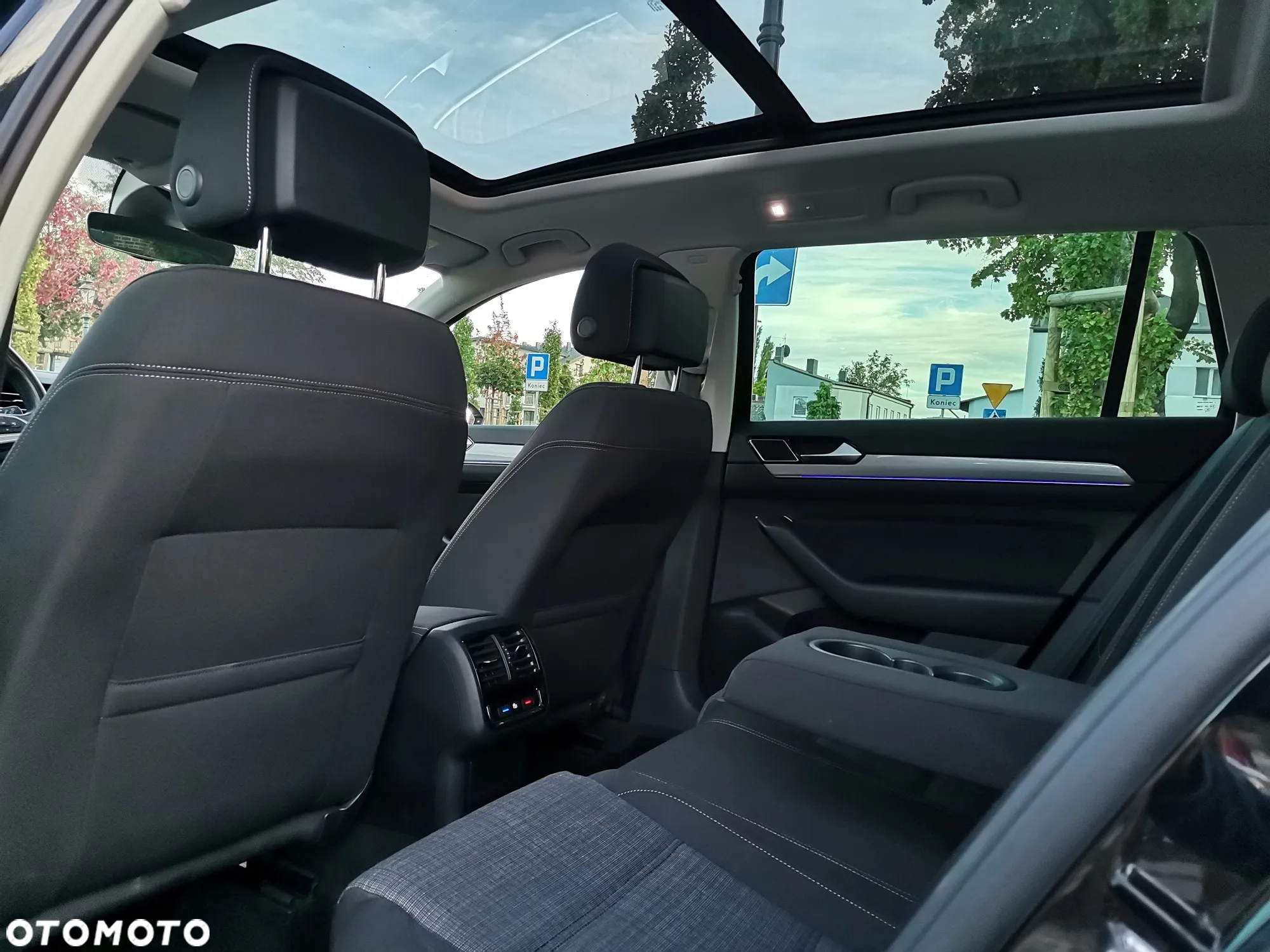 Volkswagen Passat Variant 2.0 TDI SCR DSG Elegance - 23