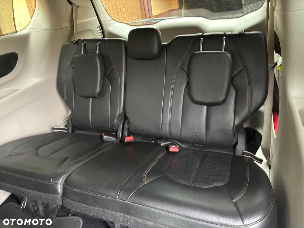 Chrysler Pacifica - 26