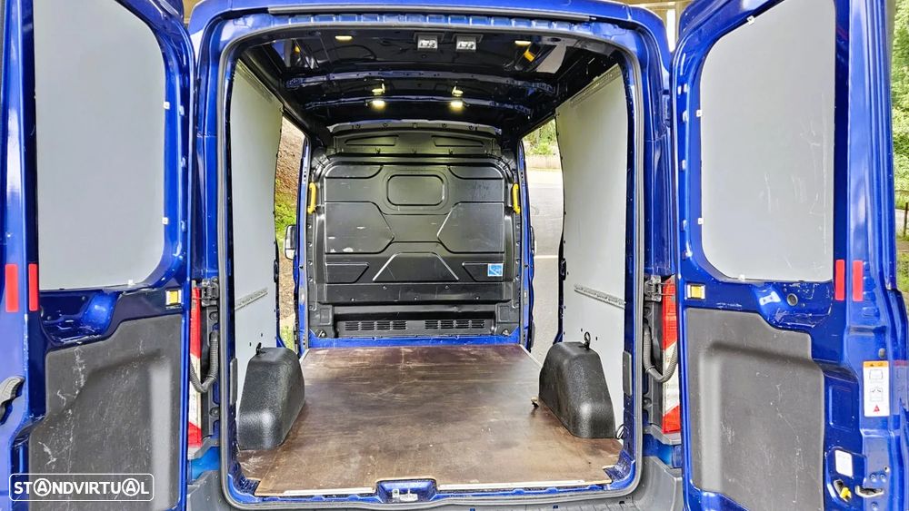 Ford Transit L2H2 2.0 TDCI Caixa automática - 130 CV - 39