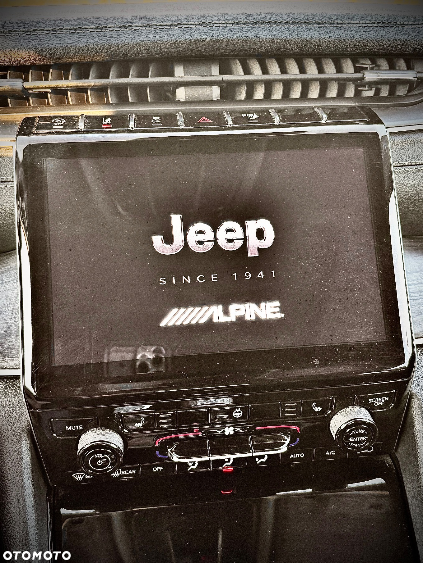 Jeep Grand Cherokee - 23