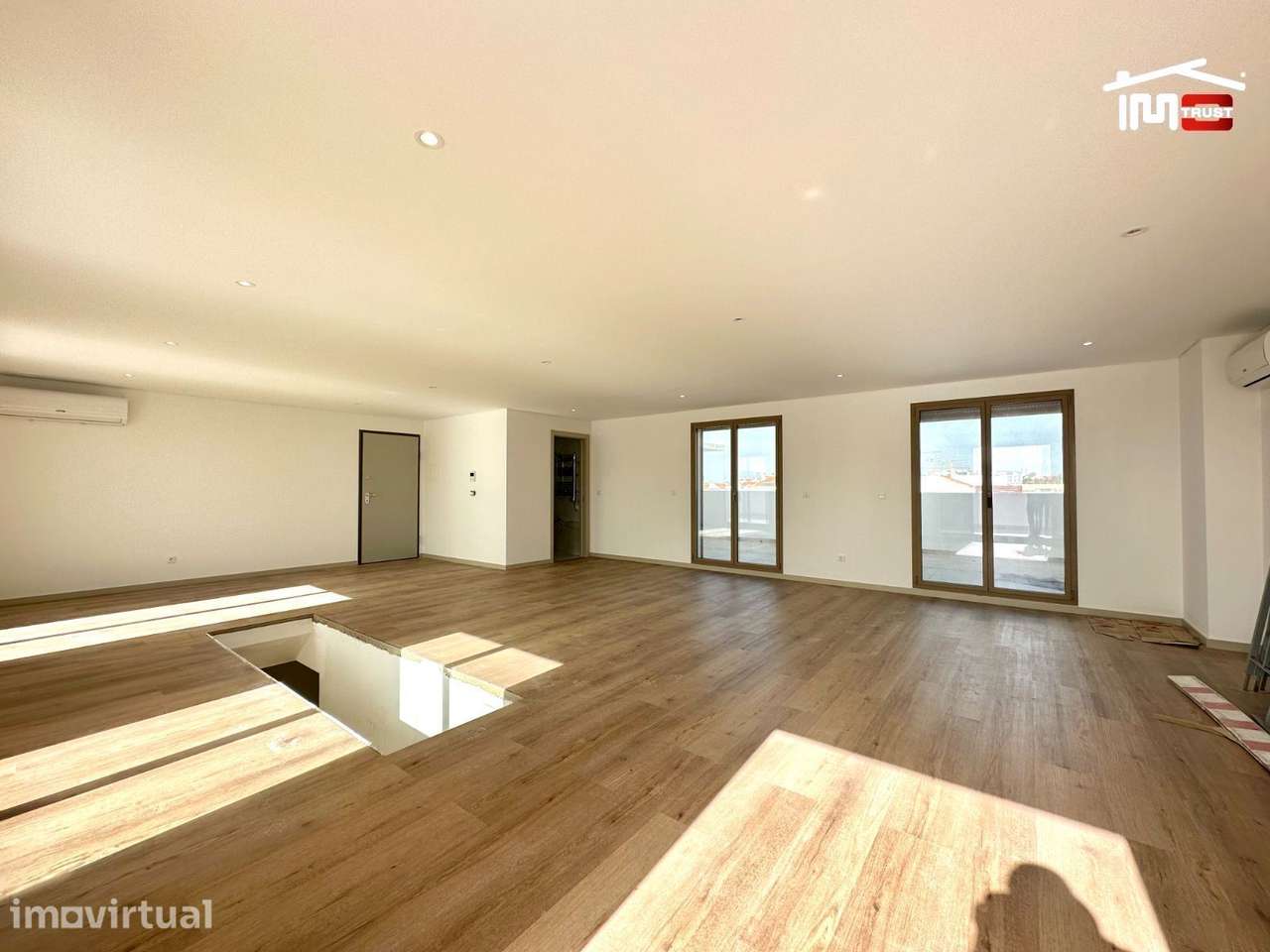 Incrivel Duplex com 292m2 - Grande imagem: 2/35