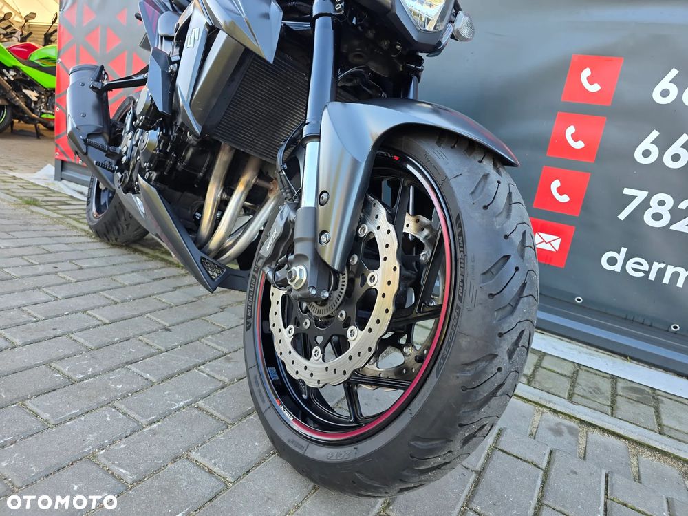 Suzuki GSX - 27