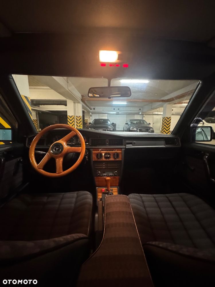 Mercedes-Benz W201 (190) - 5