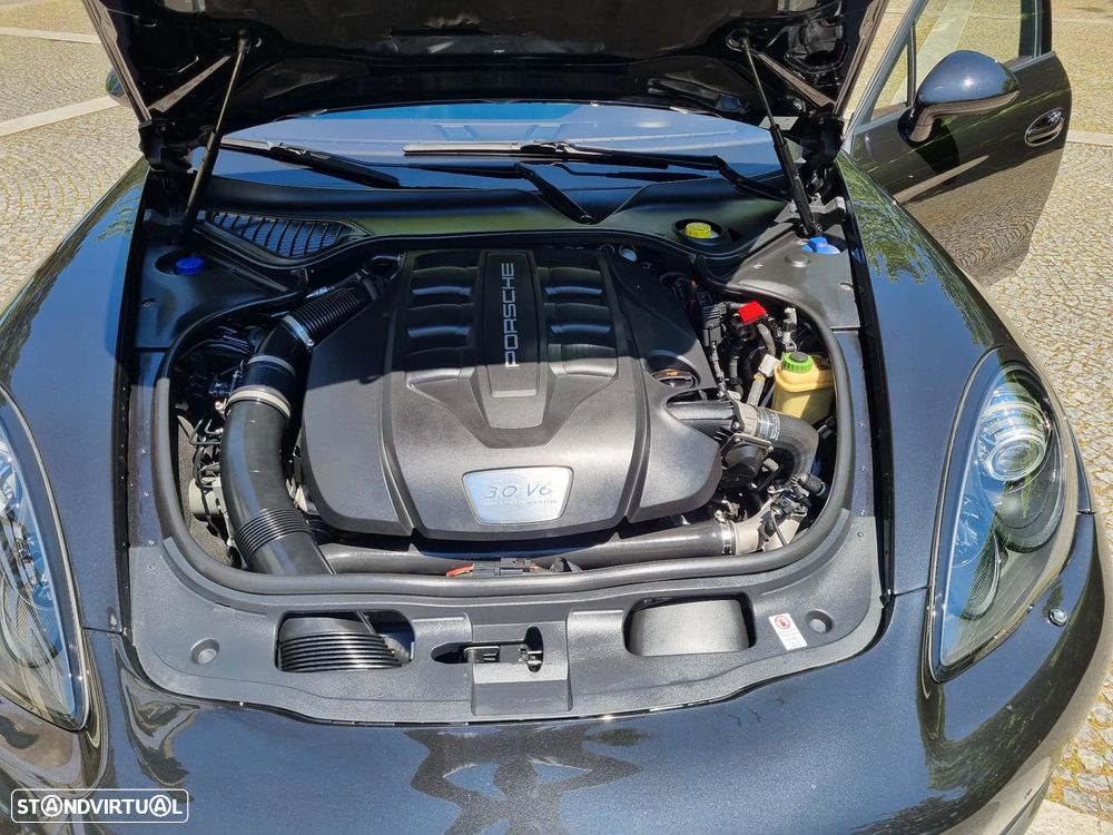 Porsche Panamera Platinum Edition - 12