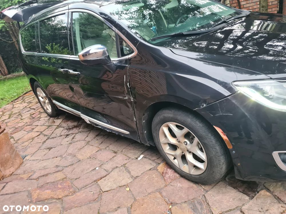 Chrysler Pacifica - 6
