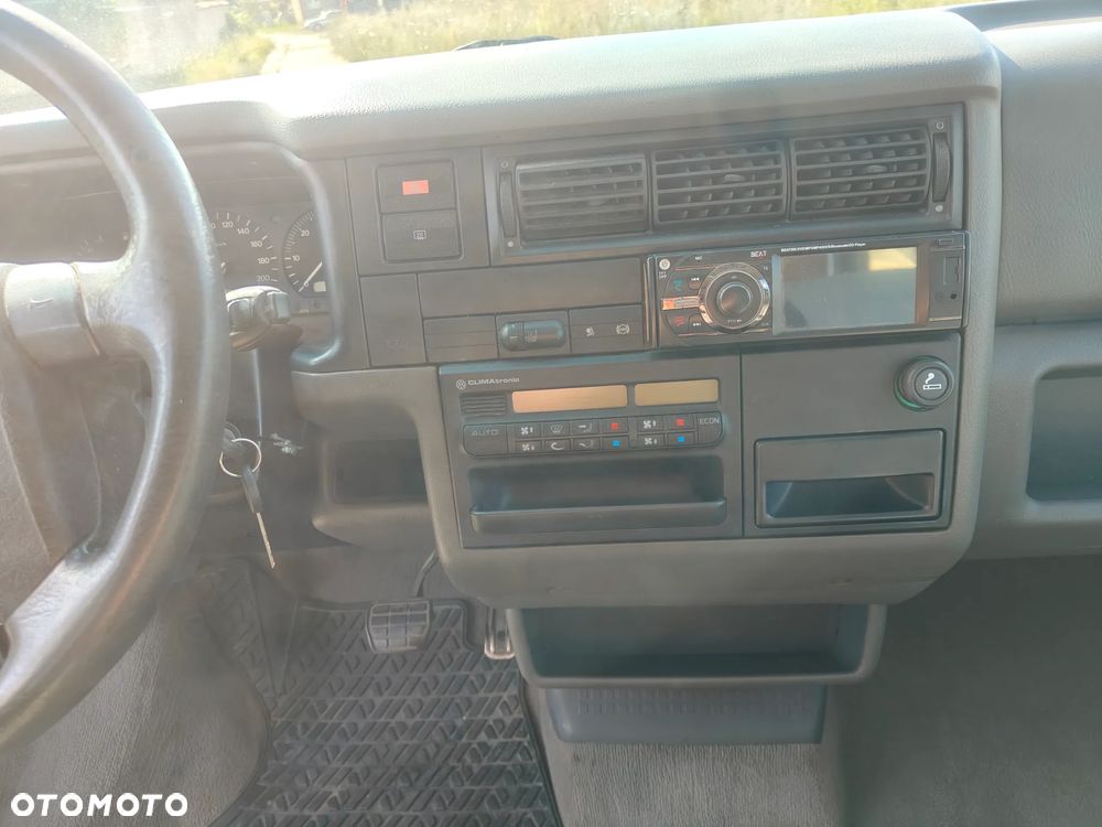 Volkswagen Multivan - 5