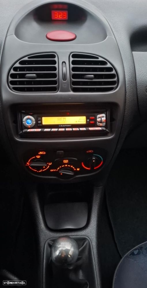 Peugeot 206 1.1 XR - 16