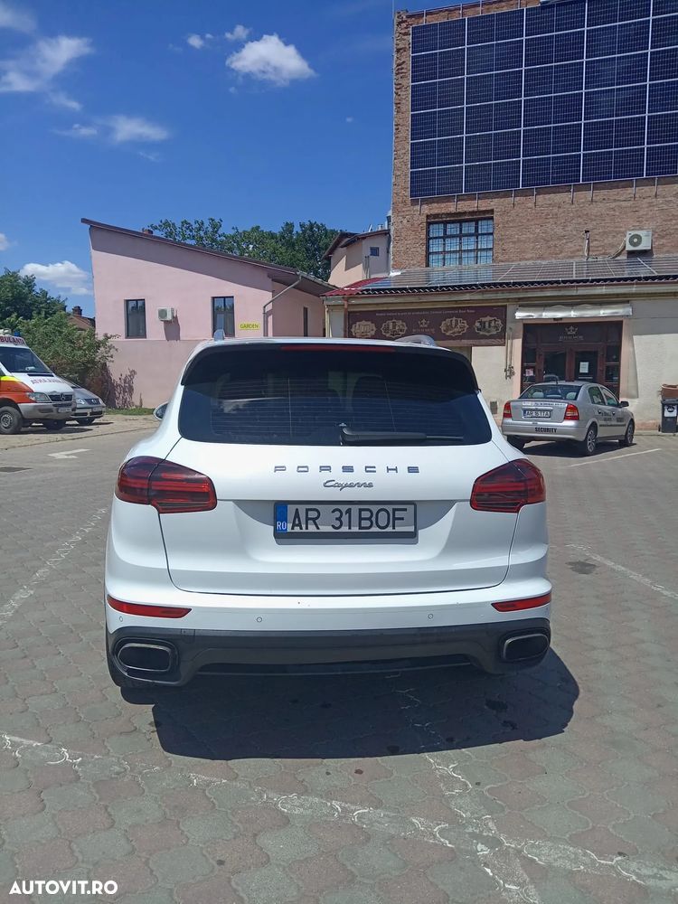 Porsche Cayenne - 4