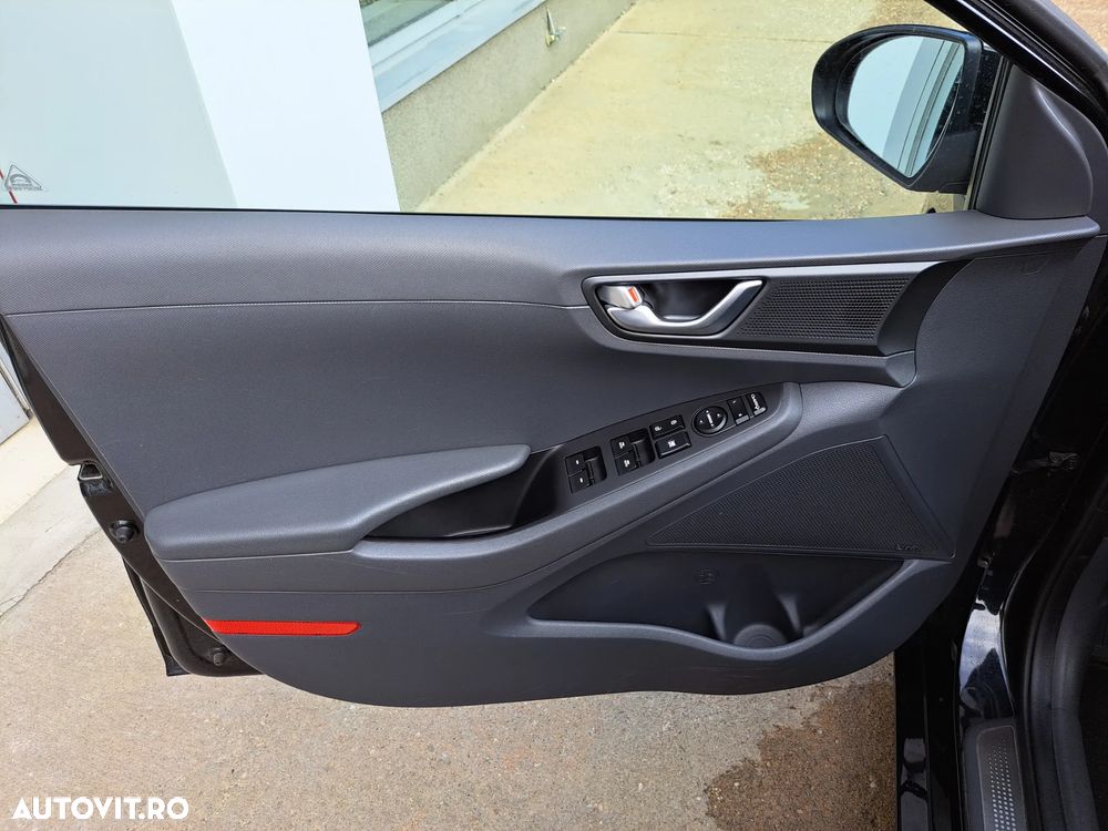 Hyundai IONIQ - 15
