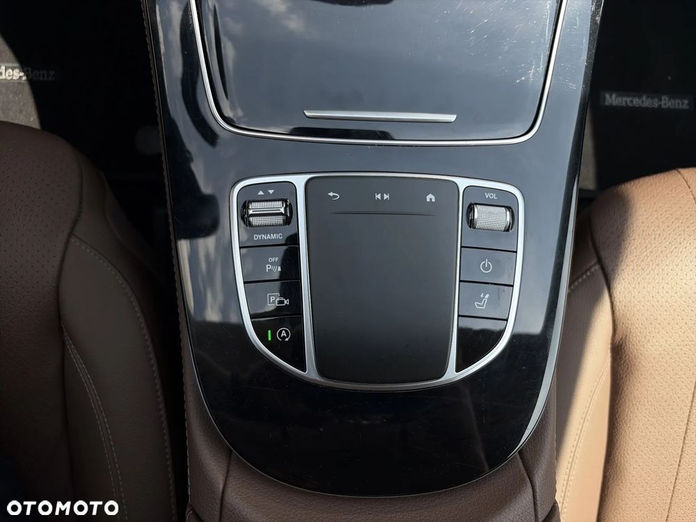 Mercedes-Benz Klasa E 220 d 4-Matic Exclusive - 34